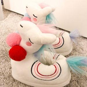 Llama Slippers excellent condition. NWOT